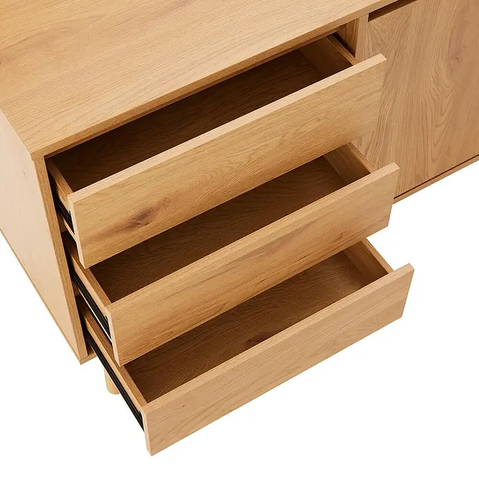Happy Garden Kommode SARAH - Helles Holz - Kommode aus hellem Holz mit drei geöffneten Schubladen, die ihr Holzinterieur und schwarze Schienen zeigen.