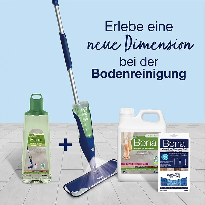 Bona Fliesen- & Laminatreiniger für Hartböden - 1.050 ml, Kartusche - Bona Sprühwischer reinigt Boden, daneben Nachfüllflasche, großer Nachfüllbehälter und Mikrofaser-Reinigungspad.