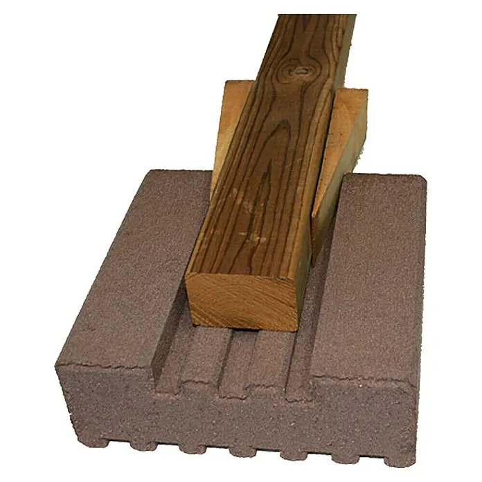Christoph Fundamentstein - 22 x 22 x 8 cm, Beton - Produktfoto eines Holz- und Steinbausatzes, der Stabilität und natürliche Elemente vereint.