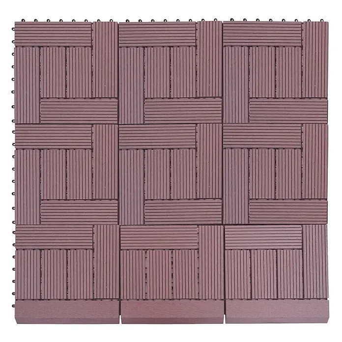 Berlinlodge WPC-Fliese - Braun, 11 Stk. - Zusammengesteckte rotbraune Verbund-Terrassenfliesen mit gemischtem vertikalem und horizontalem Dielenmuster.