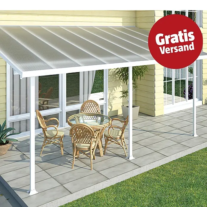 Solid Elements Terrassenüberdachung Martina - B x T: 546 x 300 cm, Verkehrsweiß, Polycarbonat, Transparent - Weißes Terrassendach mit lichtdurchlässigem Stegplatten-Dach über einer Terrasse mit Gartenmöbeln am Haus.