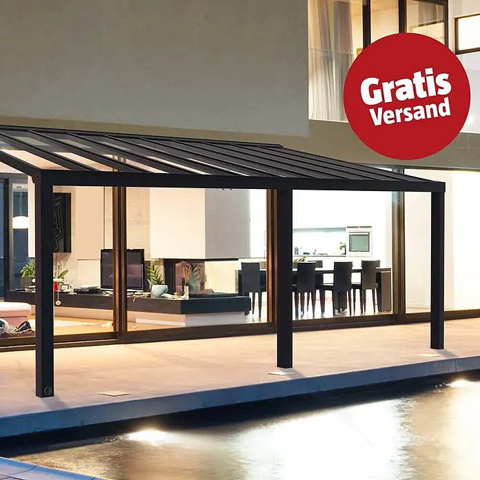 Palram – Canopia Terrassenüberdachung Stockholm - B x T: 810 x 340 cm, Anthrazitgrau, Polycarbonat - Schwarze Pergola mit Glasdach auf moderner Terrasse neben Haus und Wasserbecken.