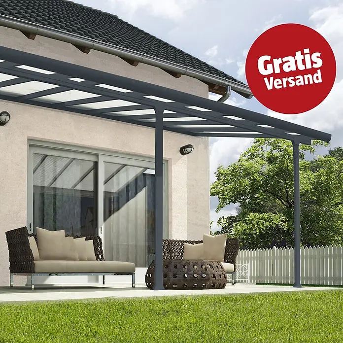 Terrassenüberdachung Tuscany LED - B x T: 425 x 300 cm, Anthrazitgrau, Polycarbonat, Transparent - Dunkelgraues Aluminium-Terrassendach an einem Haus, das Gartenmöbel auf einer Terrasse beschattet.