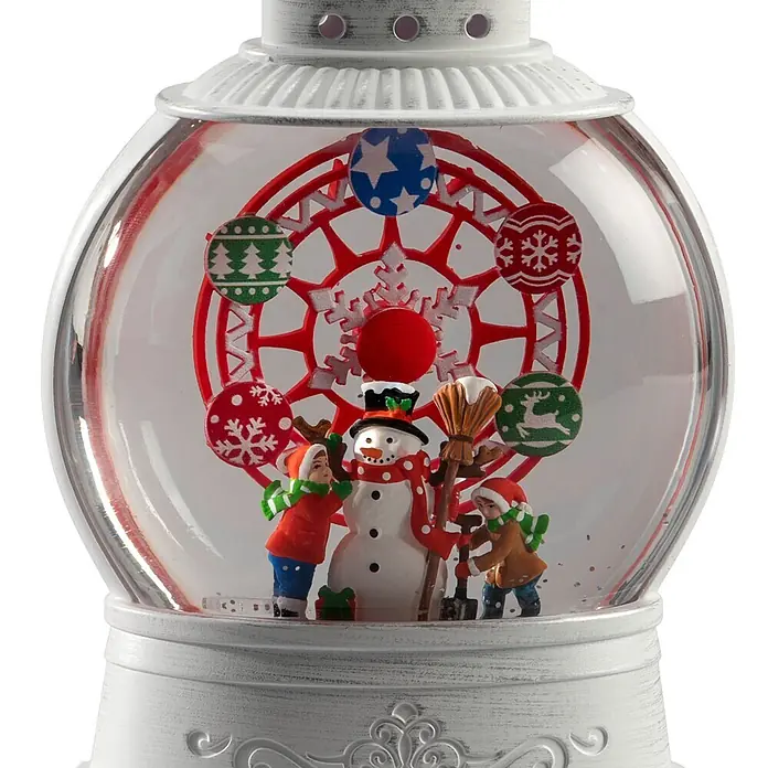 Konstsmide LED-Schneelaterne Schneemann mit Riesenrad - Innen, Weiß, 12,6 x 7,7 x 21 cm, Batteriebetrieben - Weiß-rote Weihnachtsschneekugel mit Schneemann, zwei Kindern und festlichen Dekorationen innen.