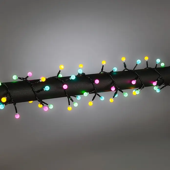 Konstsmide LED-Clusterlichterkette Globe Pastell - Außen, Länge: 8,78 cm, Netzbetrieben - Bunte LED-Lichterkette mit kleinen runden Glühbirnen, um einen dunklen Zylinder gewickelt.