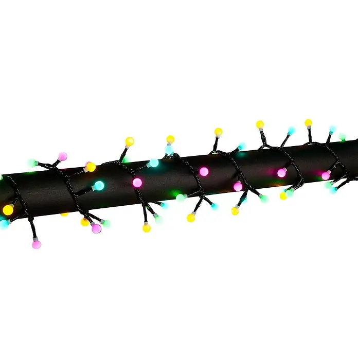 Konstsmide LED-Clusterlichterkette Globe Pastell - Außen, Länge: 4,38 m, 200 Stk., Netzbetrieben - Mehrfarbige LED-Lichterkette (gelb, pink, grün, blau) um ein dunkles zylindrisches Objekt gewickelt.