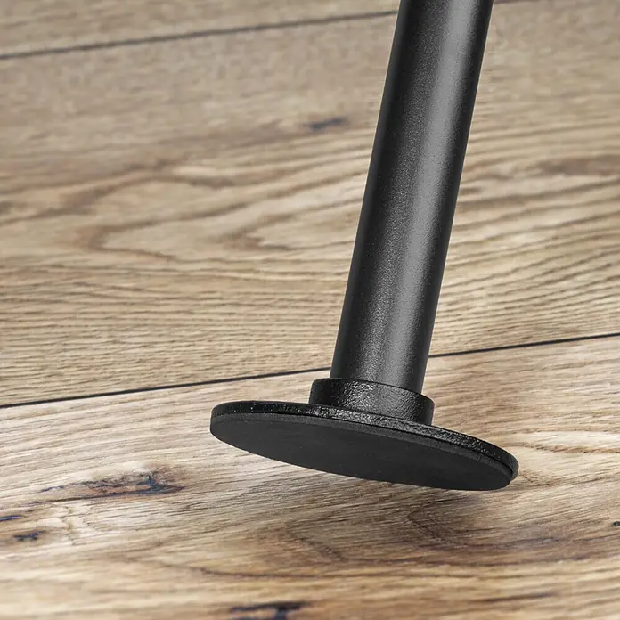 Walteco Rusticline Anti-Rutsch-Pad RT-61, Ø83mm,4STK - Durchmesser: 83 mm, Schwarz, Kleben, 4 Stk. - Schwarzes Metallbein mit strukturierter Oberfläche und rundem Standfuß auf Holzfußboden.