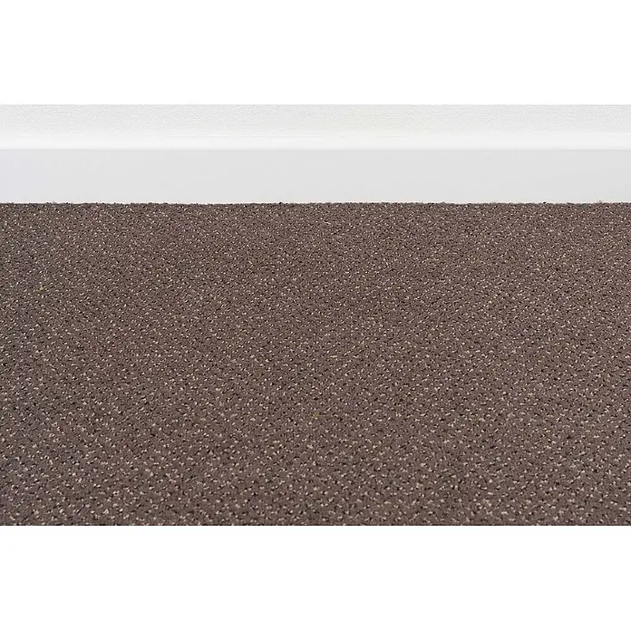 Bricoflor Teppichboden Meterware 2,5x4m, Velours gemustert, dunkel-braun - Velours, 100 % Polyamid (PA), dunkel-braun - Brauner gesprenkelter Teppich in Nahaufnahme, reicht bis zu einer weißen Fußleiste.