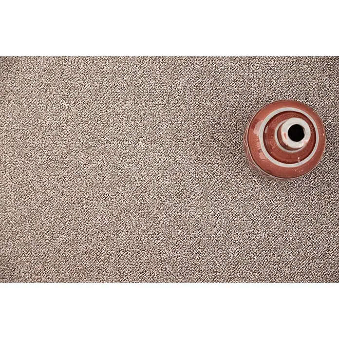 Bricoflor Teppichboden Meterware Schlinge meliert, hell-braun, 250 x 400 cm - Breite: 400 cm, Schlinge, 100 % Polyamid (PA), hell-braun - Rostbraune Keramikvase mit weißen Details, Draufsicht, auf beigefarbenem Teppich.