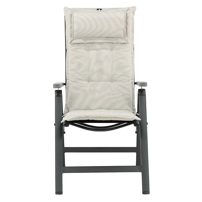 Ebuy24 Sitzauflage Cus - 1 Stk., L x B x H: 46 x 116 x 6 cm, Fasern, Schaum, Polyester., Weiß - Hellgrauer gepolsterter Klappstuhl für den Außenbereich mit dunkelgrauem Gestell.
