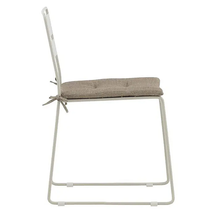 Ebuy24 Sitzauflage Lina - 1 Stk., L x B x H: 42 x 45 x 3 cm, Polyester., Beige - Hellgrauer Metallstuhl mit beigem, gepolstertem Kissen, mit Schleifen befestigt, in schlichtem, modernem Design.