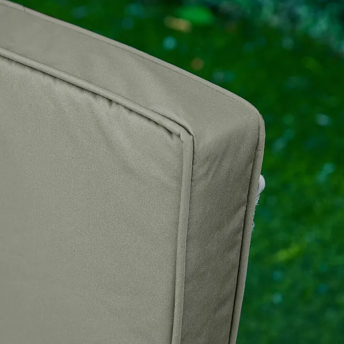 Outsunny Sitzauflage - Niederlehner, 1 Stk., 100% Polyester, Dunkelgrau - Graues, strapazierfähiges Stoffkissen mit sichtbaren Paspeln und gewebter Textur.