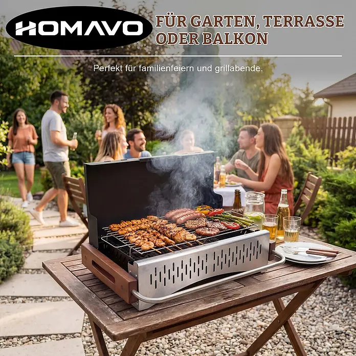 HOMAVO Holzkohlegrill - schwarz - Kompakter Homavo Grill aus Edelstahl und Holz, beladen mit gegrilltem Essen wie Garnelen, Würstchen, Burgern und Gemüse, genutzt im Garten.