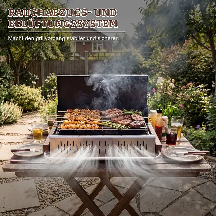 HOMAVO Holzkohlegrill - schwarz - Edelstahlgrill mit Holzdetails grillt Speisen im Garten. Sein Belüftungssystem zieht Rauch sichtbar nach unten ab.