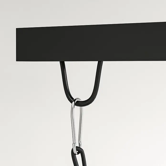 Sportnow Boxsack Ständer - Schwarz - Schwarze Metallstange mit schwarzem U-Haken und silbernem Karabiner zum Aufhängen.