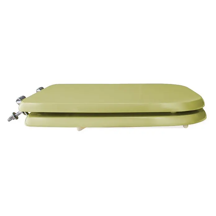 Kiamami Valentina WC-Sitz - Beige - Pistaziengrüner Toilettensitz, geschlossen, mit silbernen Scharnieren.
