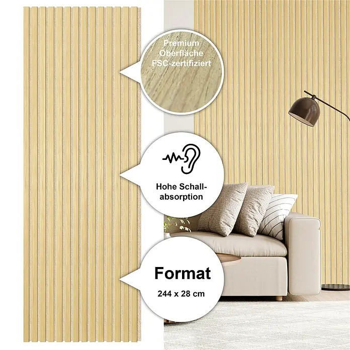 Sonido Akustikpaneel - New Oak Light / beiger Filz, 2.440 x 560 x 18 mm - Helle Holz-Akustikpaneele mit vertikalen Lamellen zur Schalldämmung, hinter einem Sofa angebracht. Maße: 244 x 28 cm.