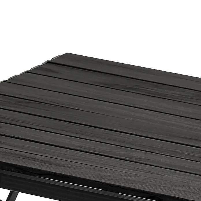 SVITA Campingtisch - L x B x H: 90 x 51,5 x 68 cm, Schwarz - Nahaufnahme einer dunkelgrauen Tischplatte mit Lattenstruktur und Holzmaserung.