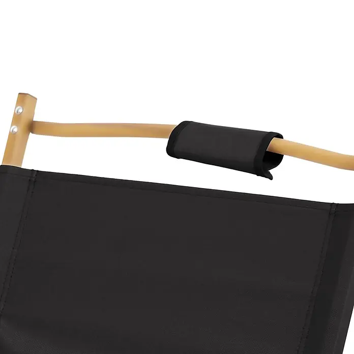 SVITA Campingstuhl - 1 Stk., Aluminium in Holzoptik, Klappbar, Schwarz, B x T x H: 55 x 53 x 61 cm - Nahaufnahme eines schwarzen Stoffstuhls mit Holzrahmen und Armlehnenbezug.