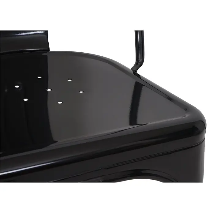 Chefgastro Gartenstuhl-Set - 2 Stk., Metall, Stapelbar, Schwarz - Nahaufnahme eines glänzenden schwarzen Metallstuhl-Sitzes mit kleinen Belüftungslöchern und Teil der Rückenlehne.