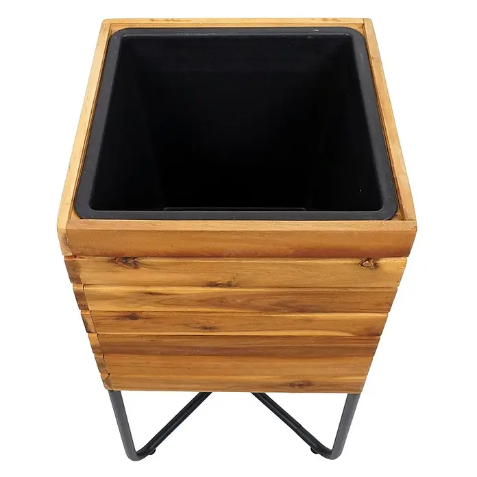 Proregal Pflanzkasten Quadratisch - 1 Stk., Holz, Braun - Quadratischer Pflanzkasten aus Holz mit Lamellenseiten, schwarzem Kunststoffeinsatz und schwarzen Metallbeinen.