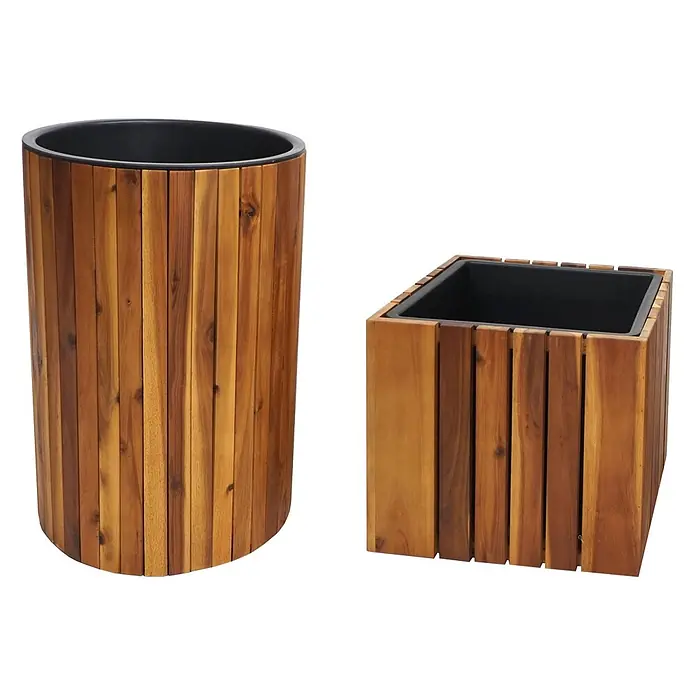 Proregal Pflanzkasten Set - 2 Stk., Holz, Braun - Zwei Holzpflanzgefäße, eines rund und eines quadratisch, mit schwarzen Kunststoffeinsätzen.