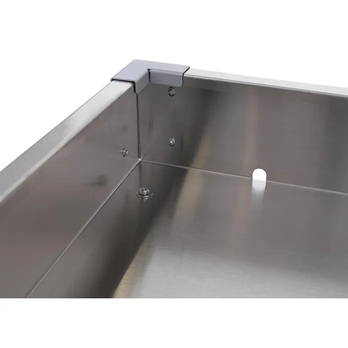 Proregal Mähroboter-Garage Mit Pflanzkasten - L x B x H: 70 x 60 x 40 cm, Silber, Ausführungseigenschaft: mit Pultdach, Gardena, WORX, Husqvarna, Einhell, Landxcape, Juka - Innenansicht einer gebürsteten Edelstahlwanne mit grauen Kunststoffeckschützern und sichtbaren Befestigungselementen.