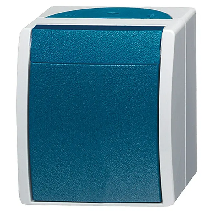 Busch-Jaeger Ocean Wechselschalter 2601/6 W-53 - Blaugrün, Grau, Aufputzmontage, 10 A - Nahaufnahme einer blauen und weißen Aufputz-Steckdose, die für den Außenbereich oder Feuchträume geeignet ist. Das Gehäuse ist robust und wasserdicht.