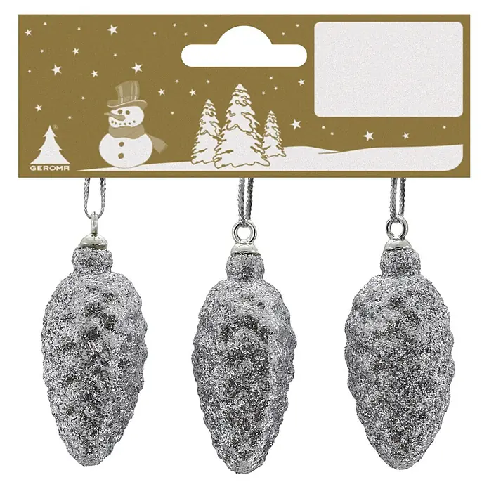 Christbaumschmuck Tannenzapfen - Silber, Kunststoff, 3 Stk., Höhe: 6 cm - Drei silberne Glitzer-Kiefernkugel-Weihnachtsornamente hängen an einem goldenen Etikett mit Schneemann-Design.