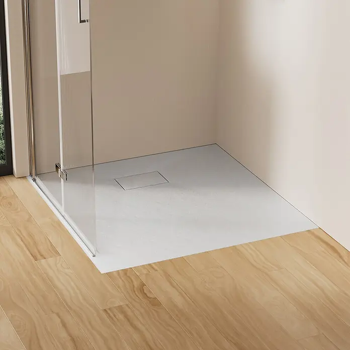 Emke Duschwanne ST - Kunststoff, Weiß - Weiße texturierte Duschwanne mit Glasduschkabine und rechteckigem Ablauf in einem modernen Badezimmer mit Holzfußboden.