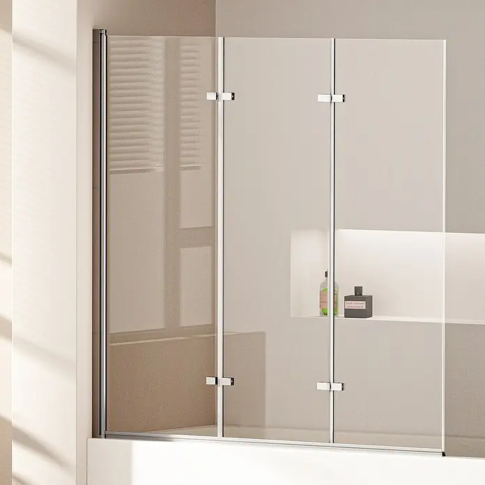 Emke Badewannenaufsatz FTSS - B x H: 130 x 140 cm, 3 Stk., Chrom - Faltbare Duschwand aus Glas mit Chromscharnieren auf einer Badewanne als Spritzschutz.