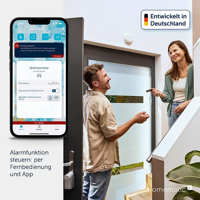 Homematic IP Fernbedienung Schlüsselbundfernbedienung Alarm HmIP-KRCA-2 - Schwarz - Homematic Smart-Home-Alarmfunktion wird von einem Paar per App und Fernbedienung in einem modernen Zuhause gesteuert.