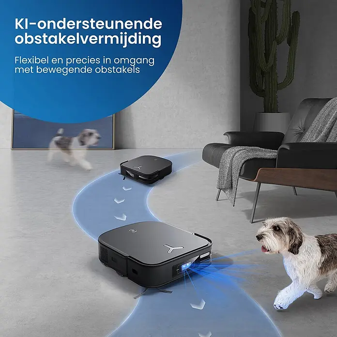 Ecovacs Saugwischroboter DEEBOT X2 OMNI -  - Zwei dunkle Saugroboter vermeiden mit Sensoren einen Hund in einem modernen Wohnzimmer, zeigen KI-Hinderniserkennung.