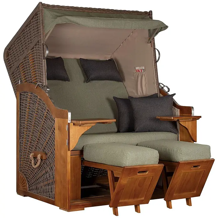 Bene Living Strandstuhl Strandkorb Schleswig Pinie Braun PE Mokka Dessin 553 - 1 Stk., Pinienholz, Polyrattan, Rückenlehne verstellbar, PE Mokka - Traditioneller Strandkorb aus braunem Korbgeflecht und hellem Holz mit olivgrünen Polstern, dunkelgrauen Kissen, ausziehbaren Fußstützen und Beistelltischen.