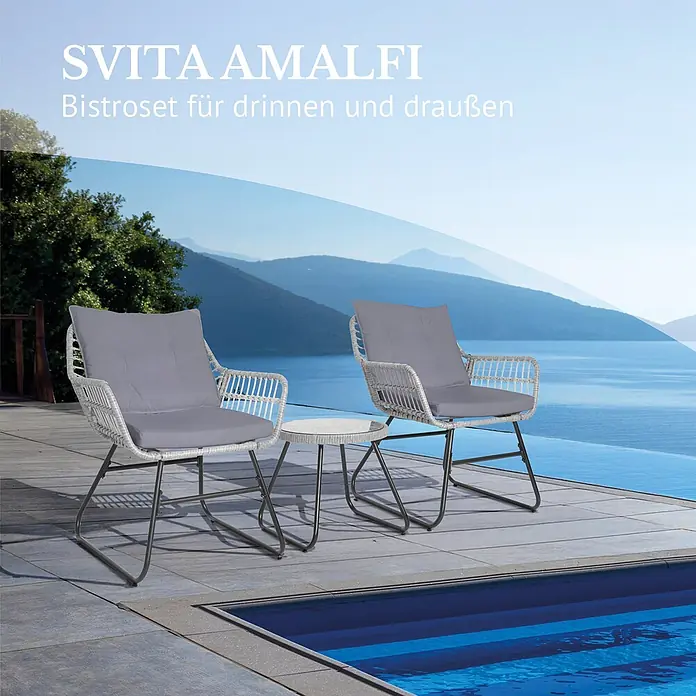 SVITA Balkonmöbel-Set AMALFI - 3 -tlg., Polyrattan, Polyester (180 g/m²) - Helles graues geflochtenes Bistrotisch-Set mit dunkelgrauen Polstern und Metallgestellen am Pool mit Landschaftsblick.