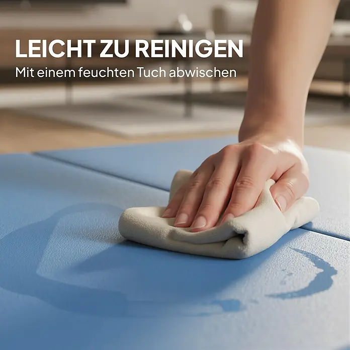 Homcom Universalmatte Gymnastikmatte - 240 x 120 cm, Hellblau, Kunststoff - Eine Hand wischt eine blaue Oberfläche mit einem feuchten Tuch ab. Zeigt leichte Reinigung.