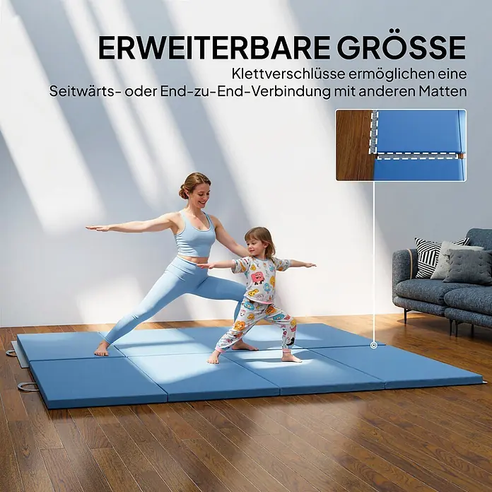 Homcom Universalmatte Gymnastikmatte - 240 x 120 cm, Hellblau, Kunststoff - Blaue faltbare Sportmatte, erweiterbar mit Klettverschlüssen. Eine Frau und ein Kind turnen darauf.