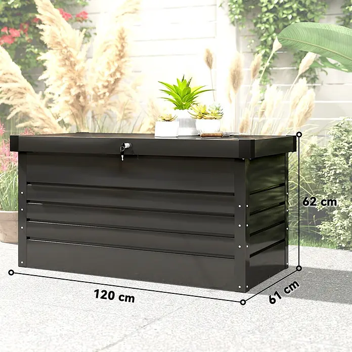 Outsunny Garten-Aufbewahrungsbox - Grau, Stahl - Schwarze Metall-Gartenbox mit Schloss, 120x61x62 cm, auf einer Terrasse.
