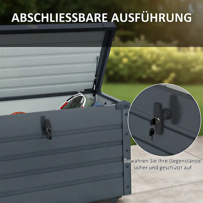 Outsunny Garten-Aufbewahrungsbox - Dunkelgrau, Stahl - Geöffnete dunkelgraue Aufbewahrungsbox mit Schließfunktion, zeigt Tennis-Schläger und Ball.