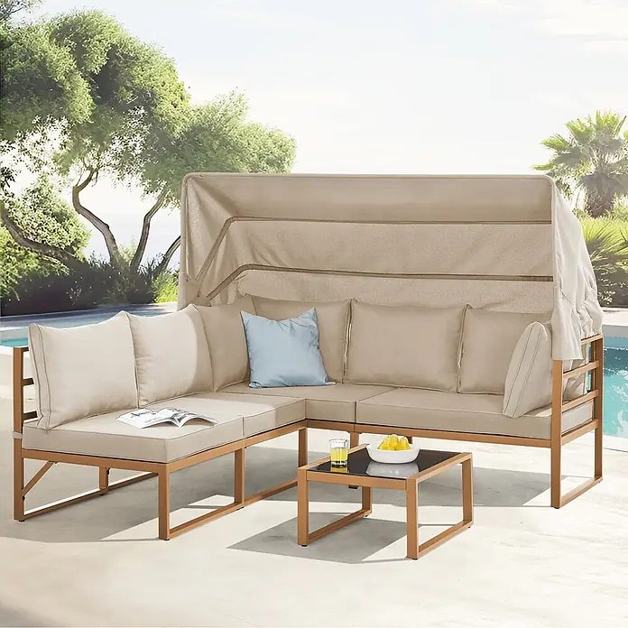 SVITA Loungemöbel-Set MAUI - 4 -tlg., Polyfaser, Spun-Polyester, Stahl, Beige - L-förmiges Outdoor-Sofa mit beigen Kissen, braunem Gestell, verstellbarem Verdeck und schwarzem Glastisch, am Pool.