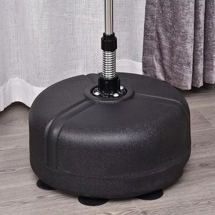 Homcom Boxsack - Ø x L: 48 x 48 cm, Schwarz - Eine schwarze, texturierte Kunststoffbasis für einen Boxsack mit einer silbernen Feder und Stange, auf schwarzen Saugnäpfen auf einem Holzfußboden.