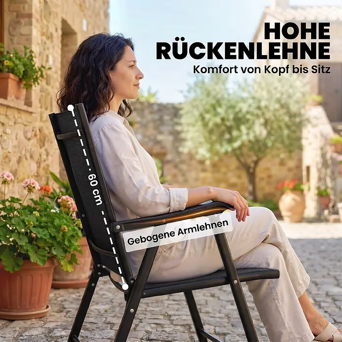 Outsunny Gartenstuhl-Set - 2 Stk., Stahl, Texteline, Klappbar, Schwarz - Frau sitzt auf schwarzem Klappstuhl mit hoher Rückenlehne (60 cm) und gebogenen Armlehnen im Freien.