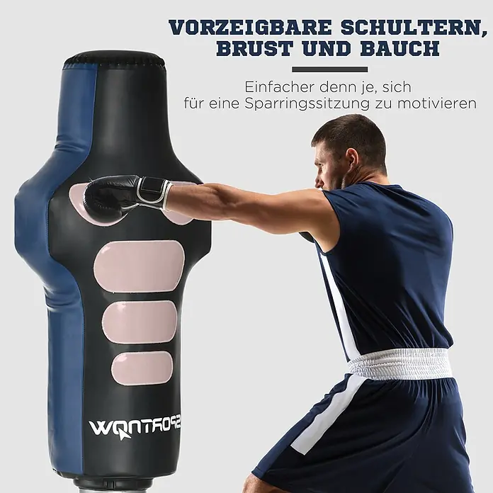 Sportnow Boxsack - Ø x L: 48 x 55 cm, Schwarz, Grau - Ein Mann in Boxhandschuhen schlägt einen blau-schwarzen Boxdummy mit hellrosa Zielzonen.