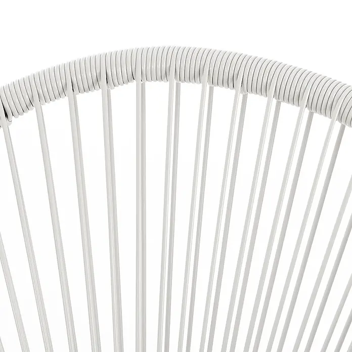 SVITA Balkonmöbel-Set TULUM - 3 -tlg., Polyrattan, pulverbeschichteter Stahl - Weiße Stuhllehne mit vertikalen Stäben und einem gebogenen, gewickelten oberen Rand.