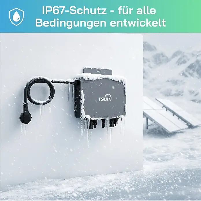 Sunniva Balkonkraftwerk-Set 2000 / 800 Watt mit TSUN MX800Lite Wechselrichter - Nennleistung: 800 W - Grauer TSUN-Wechselrichter, mit Schnee und Eiszapfen bedeckt, zeigt IP67-Wetterbeständigkeit unter extremen Winterbedingungen.