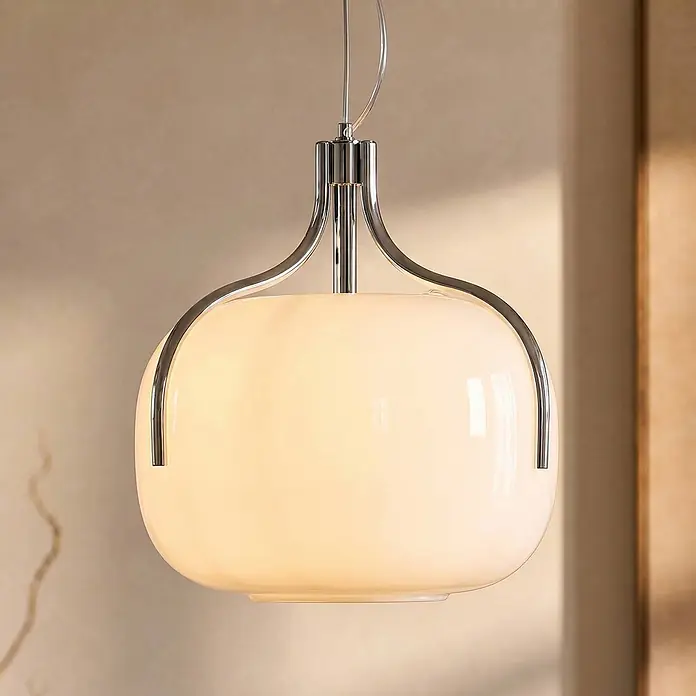 Lucande Pendelleuchte in weiß, chrom, Hängelampe -  - Moderne Pendelleuchte mit poliertem Chromgestell und rundem, opalem Glasdiffusor.