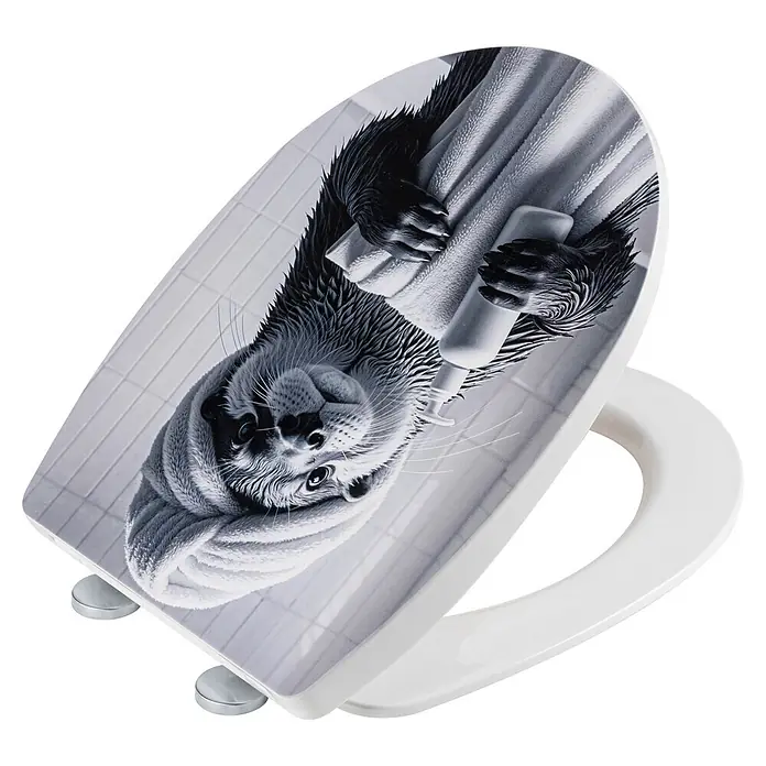 Wenko WC-Sitz Biban - Biber, Thermoplast, Mit Absenkautomatik - Weißer Toilettensitz mit schwarz-weißem Otter im Handtuch auf dem Deckel.