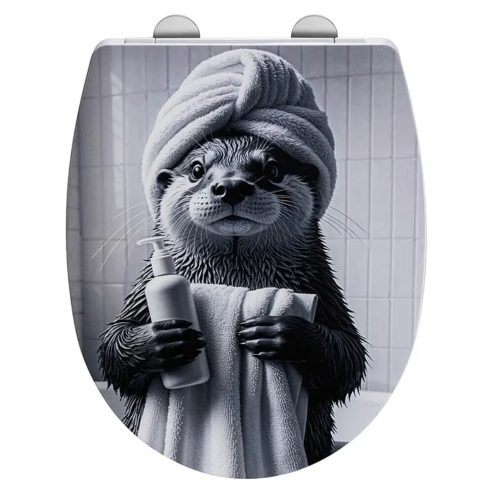 Wenko WC-Sitz Biban - Biber, Thermoplast, Mit Absenkautomatik - Weißer Toilettendeckel mit Schwarz-Weiß-Bild eines Otters mit Kopftuch, Flasche und Handtuch.