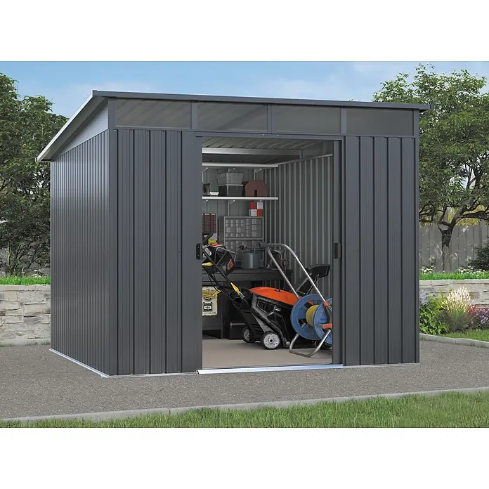 StarLine Metall Gerätehaus Lübeck 5,98 m² - Außenbreite inkl. Dachüberstand: 238,4 cm, Außentiefe inkl. Dachüberstand: 278,8 cm, Metall, Anthratit RAL 7016 - Dunkelgraues Metall-Gartenhaus mit teilweise geöffneter Schiebetür, die Gartengeräte und Regale im Inneren zeigt.