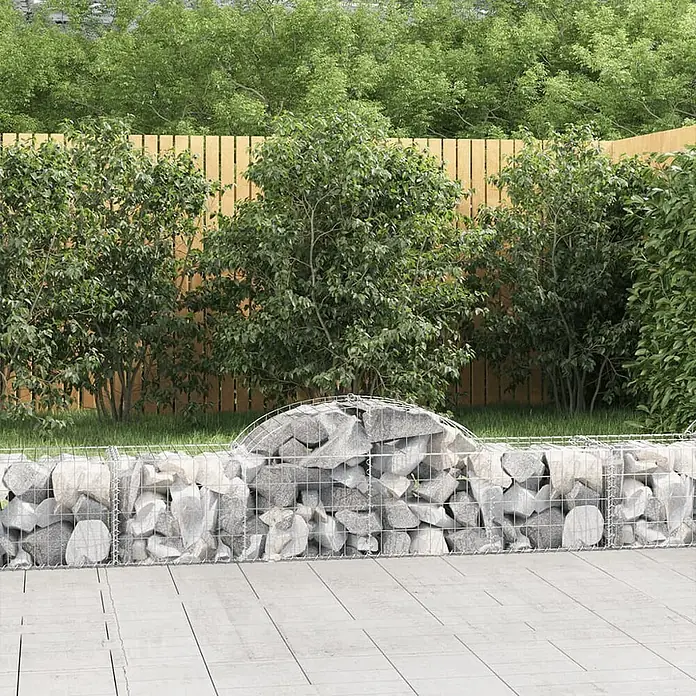 Furnicato Gabione - 50 x 200 x 60 cm, Metall, Maschenbreite: 50 mm, Maschenhöhe: 100 mm - Gabionenbank oder niedrige Mauer aus grauen Steinen in Drahtgeflecht, mit gewölbter Oberseite.